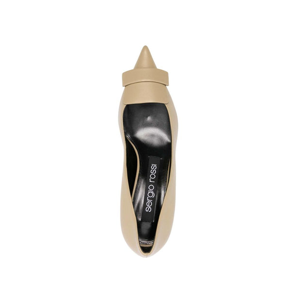 Beigefarbene Kalbshaut Pumps mit mittlerem Absatz