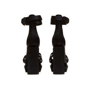 Schwarze Seiden-Plateau-Sandalen