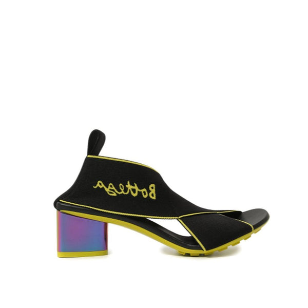 Schwarze Stoff-Plateau-Sandalen