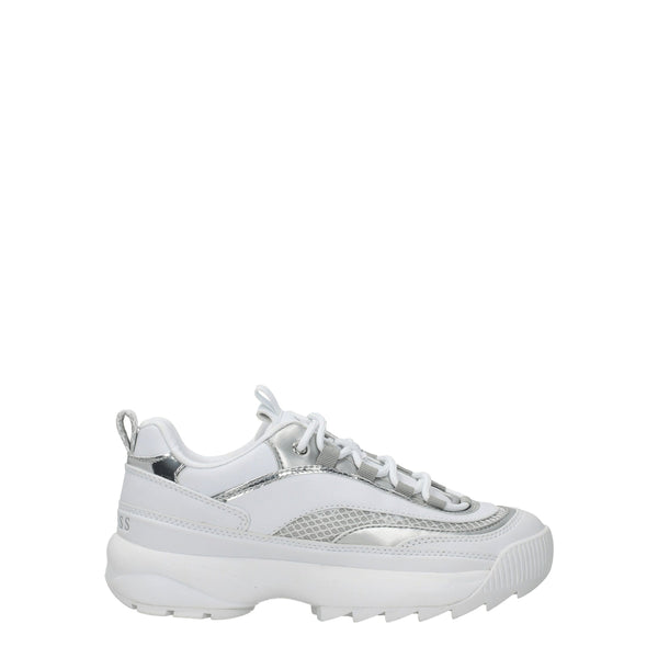 Weiße klobige Turnschuhe aus Polyethylen