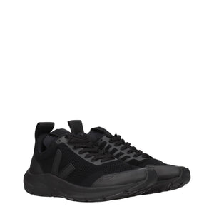 Schwarzer Stoff Sportliche Turnschuhe