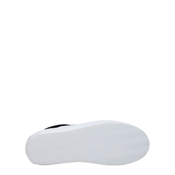 Slipper aus schwarzem Stoff