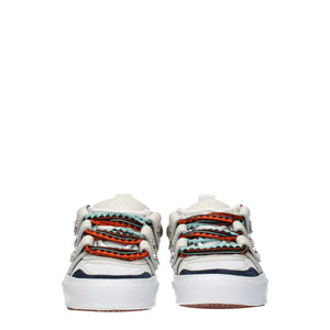 Beigefarbene Leder-Sneaker mit niedrigem Schaft