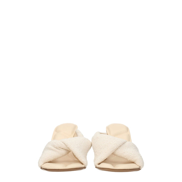 Beige Stoff-Stilettos mit Pfennigabsatz