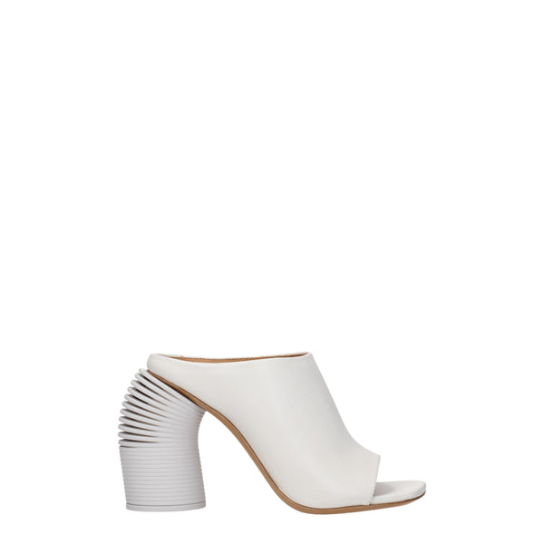 Weiße Leder-Plateausandalen