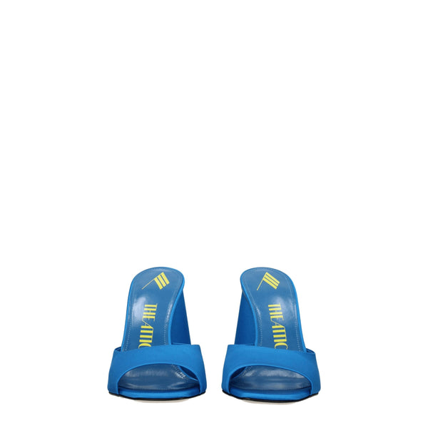 Hellblaue Satin-Plateausandalen