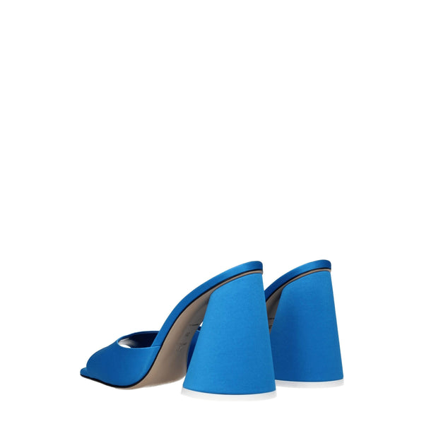Hellblaue Satin-Plateausandalen
