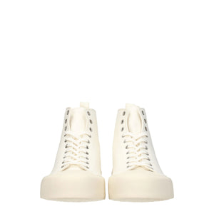 Beigefarbene High-Top-Sneaker aus Stoff