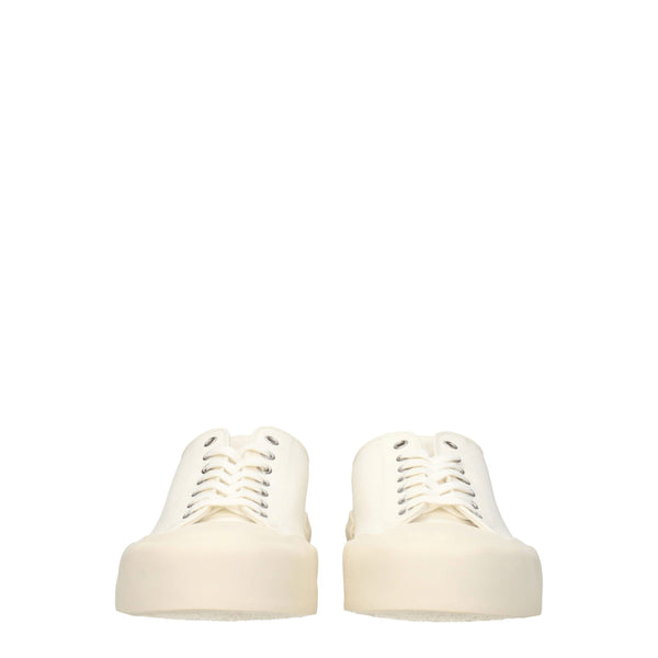 Beigefarbene Stoff-Sneaker mit niedrigem Schaft