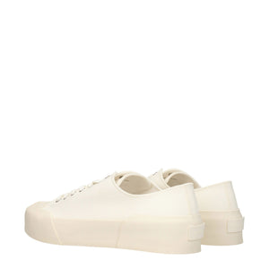 Beigefarbene Stoff-Sneaker mit niedrigem Schaft
