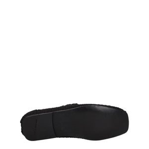Slipper aus schwarzem Stoff