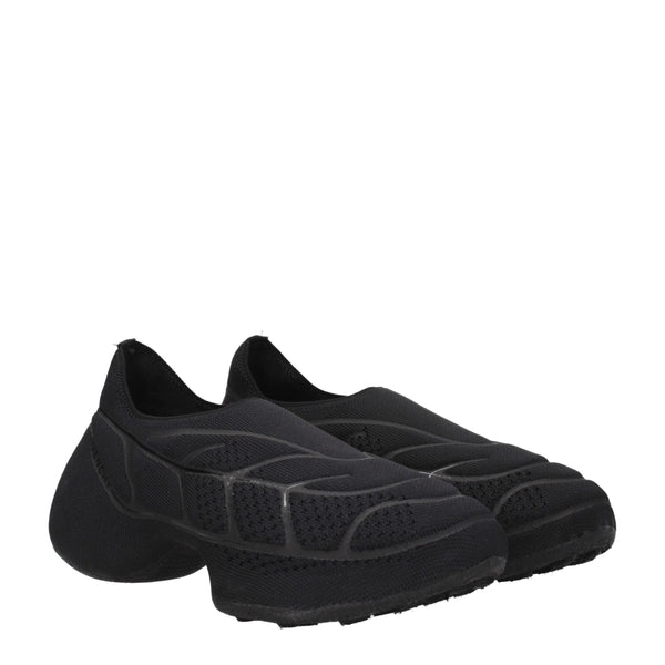 Slipper aus schwarzem Stoff