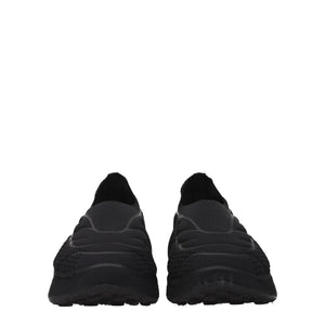 Slipper aus schwarzem Stoff