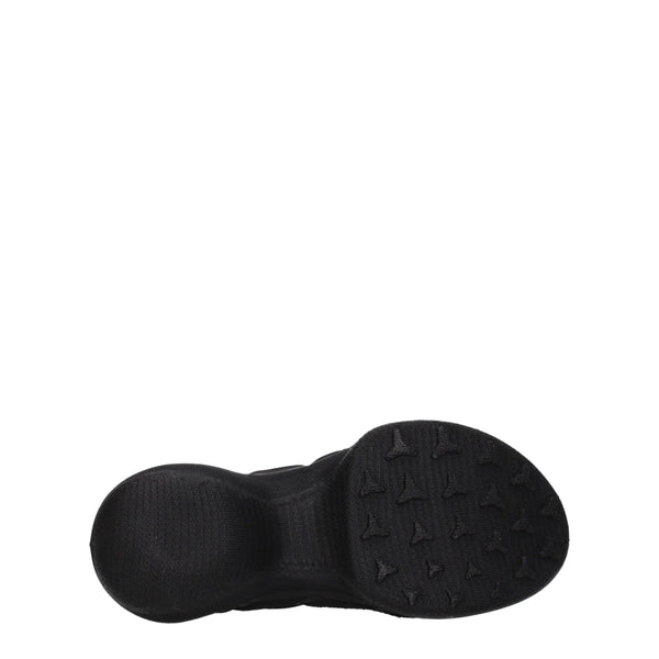 Slipper aus schwarzem Stoff