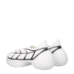 Weiße Stoff-Sneaker mit niedrigem Schaft