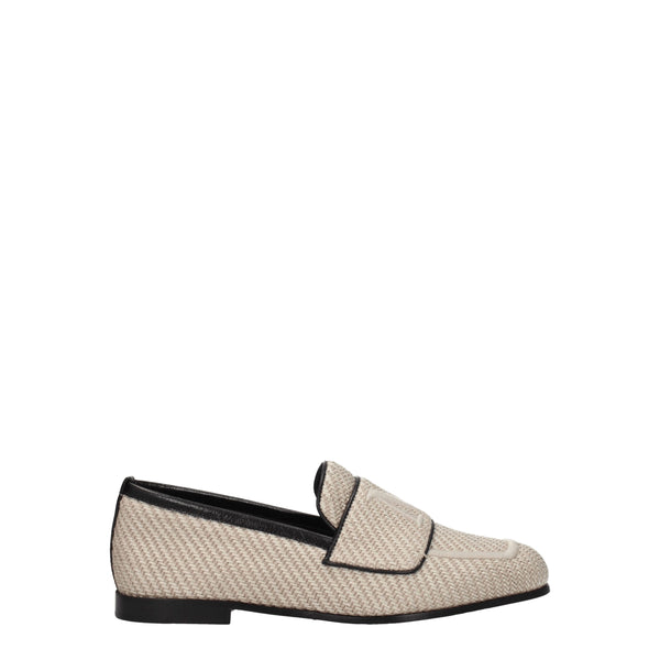 Beigefarbene Slipper aus Stoff