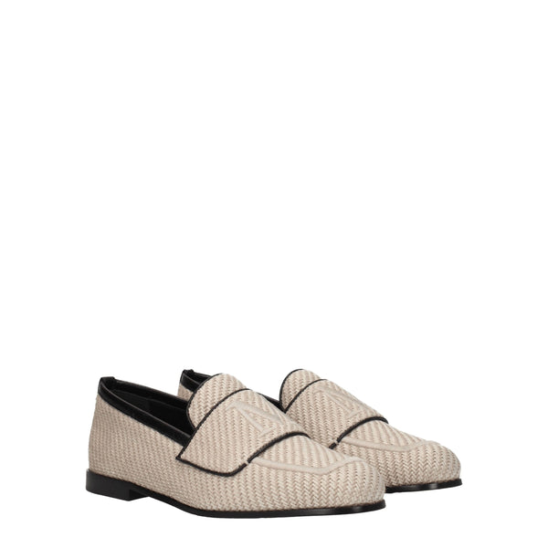 Beigefarbene Slipper aus Stoff