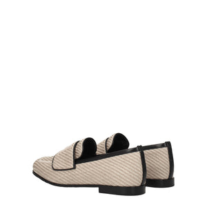 Beigefarbene Slipper aus Stoff