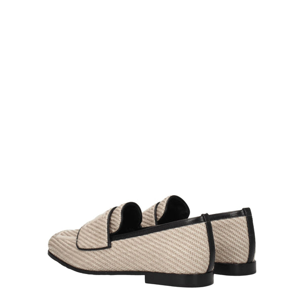 Beigefarbene Slipper aus Stoff