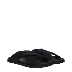Schwarze Stoff-Pantoffeln
