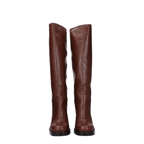 Braune Lederstiefel mit hohem Absatz