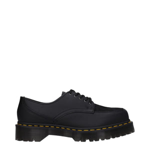 Schwarze Leder Oxfords und Derbies