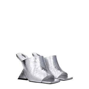 Graue Leder-Plateausandalen