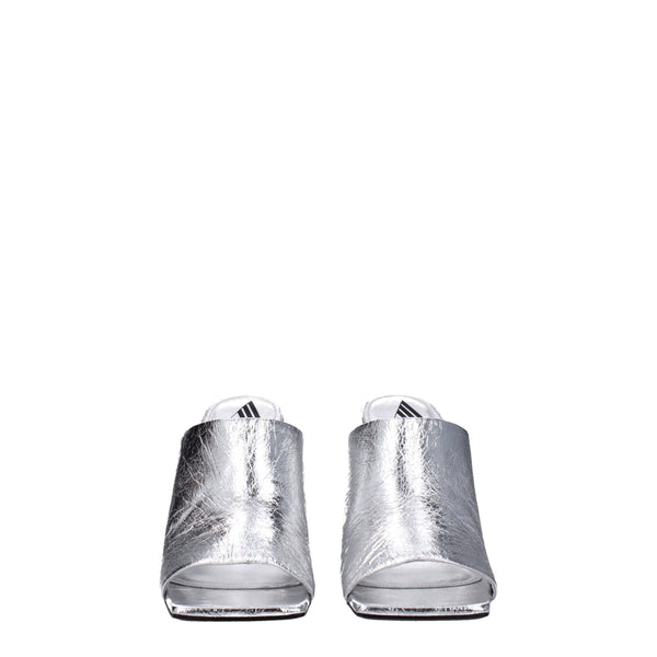 Graue Leder-Plateausandalen