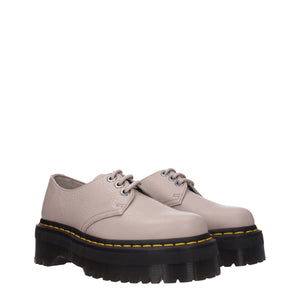 Graue Leder Oxfords und Derbies