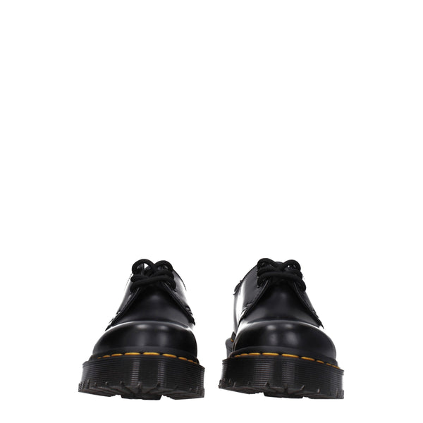 Schwarze Leder Oxfords und Derbies