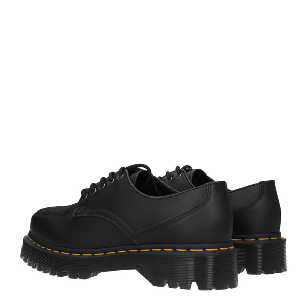 Schwarze Leder Oxfords und Derbies