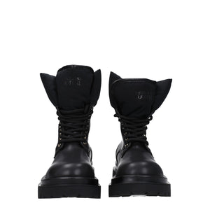Schwarze Polyethylen-Stiefel
