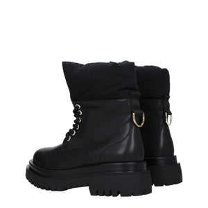 Schwarze Polyethylen-Stiefel