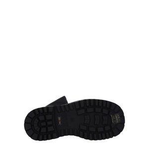Schwarze Polyethylen-Stiefel