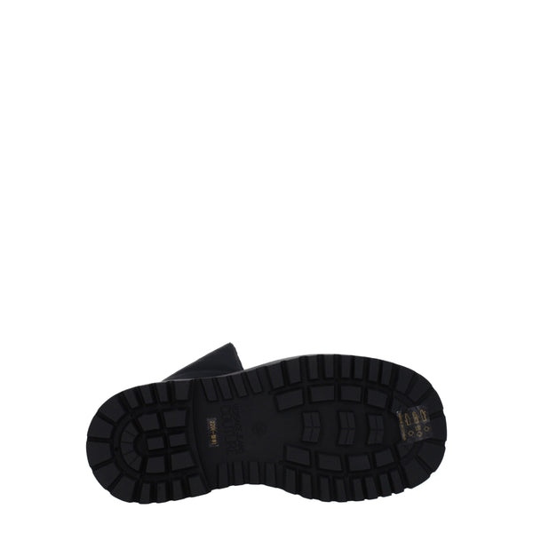 Schwarze Polyethylen-Stiefel