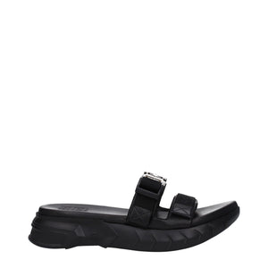 Schwarze Stoff-Pantoffeln