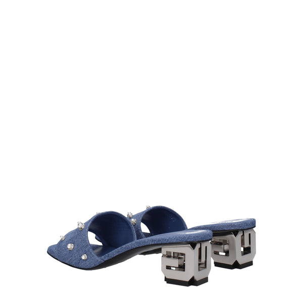 Blaue Stoff-Sandalen