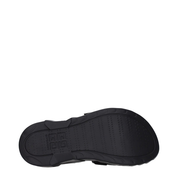Schwarze Stoff-Pantoffeln