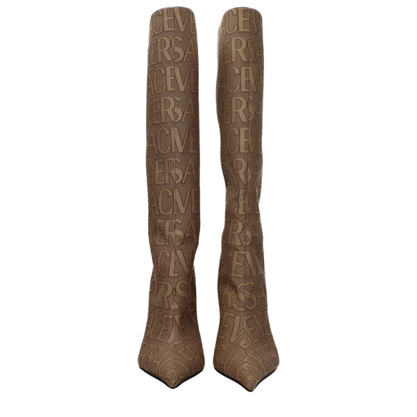 Beigefarbene High-Heel-Stiefel aus Stoff