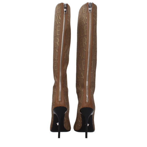 Beigefarbene High-Heel-Stiefel aus Stoff