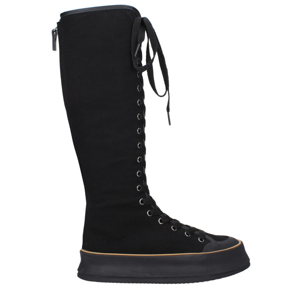 Schwarze Schnürstiefel aus Stoff