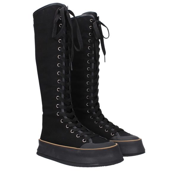 Schwarze Schnürstiefel aus Stoff