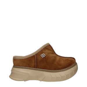 Braune Lederslipper