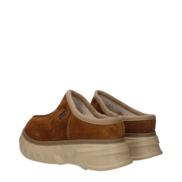 Braune Lederslipper