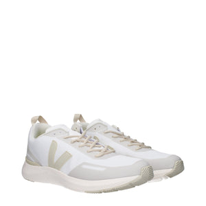 Weißer Stoff Sportliche Turnschuhe