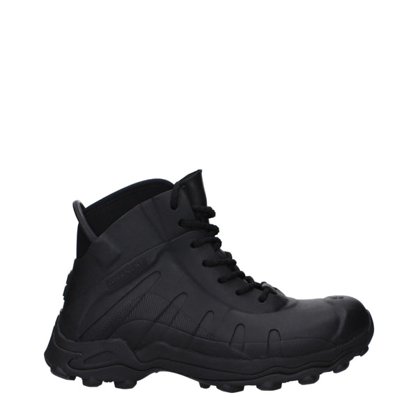 Schwarze Baumwollstiefeletten