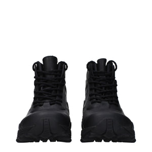 Schwarze Baumwollstiefeletten