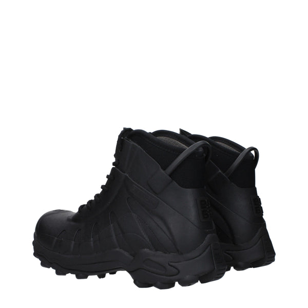 Schwarze Baumwollstiefeletten