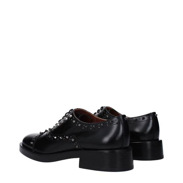 Schwarze Leder Oxfords und Derbies
