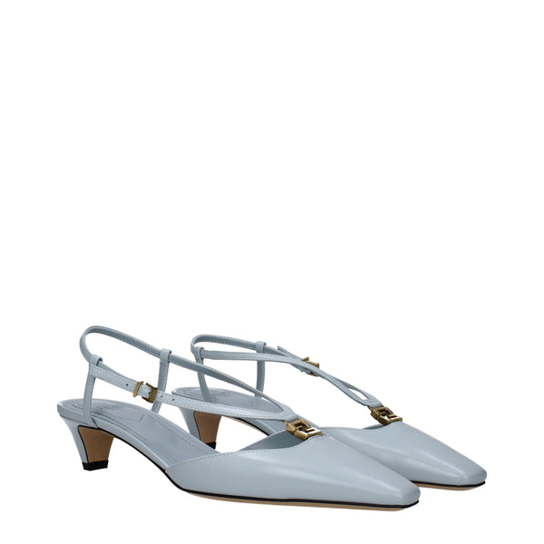 Hellblaue Leder-Sandalen mit flachem Absatz